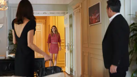 Asya, Volkan y Derin Infiel