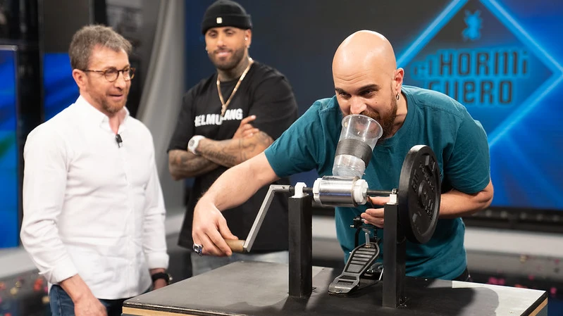Nicky Jam, alucinado con la primera grabadora manual inspirado en Edison Nicky Jam, alucinado con la primera grabadora manual inspirado en Edison