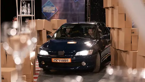 Pablo Motos y Nicky Jam conducen juntos con un doble volante...¡el mismo coche! Pablo Motos y Nicky Jam conducen juntos con un doble volante...¡el mismo coche!