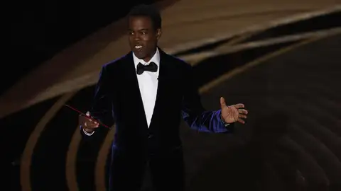 Chris Rock se pronuncia sobre el bofetón de Will Smith: "Todavía estoy proceándolo" Chris Rock se pronuncia sobre el bofetón de Will Smith: "Todavía estoy proceándolo"