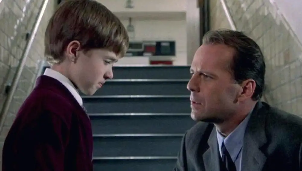 Haley Joel Osment y Bruce Willis durante 'El sexto sentido' Haley Joel Osment y Bruce Willis durante 'El sexto sentido'