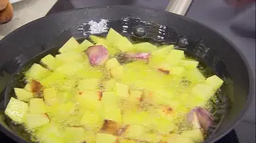 Fríe las patatas