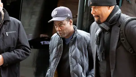 Chris Rock reaparece tras el bofetón de Will Smith en los Oscar Chris Rock reaparece tras el bofetón de Will Smith en los Oscar