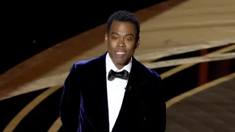 Chris Rock en los Oscar tras el bofetón de Will Smith Chris Rock en los Oscar tras el bofetón de Will Smith