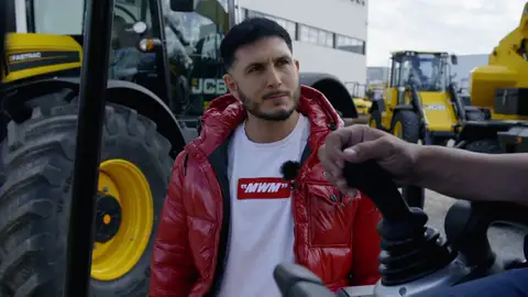 Omar Montes en los entrenamientos con la excavadora Programa 4 de El Desafío