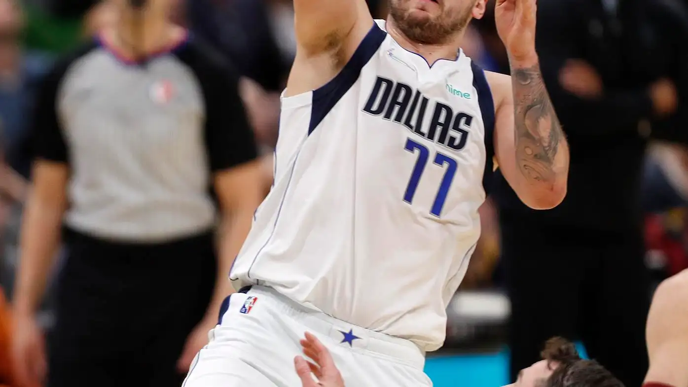 La jugada con la que Luka Doncic volvió loco a su defensor para anotar La jugada con la que Luka Doncic volvió loco a su defensor para anotar