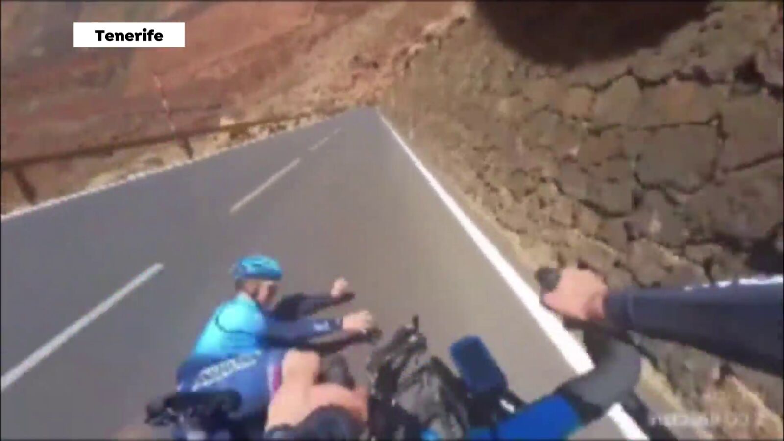 El brutal accidente de Lutsenko, líder del Astana, en el Teide