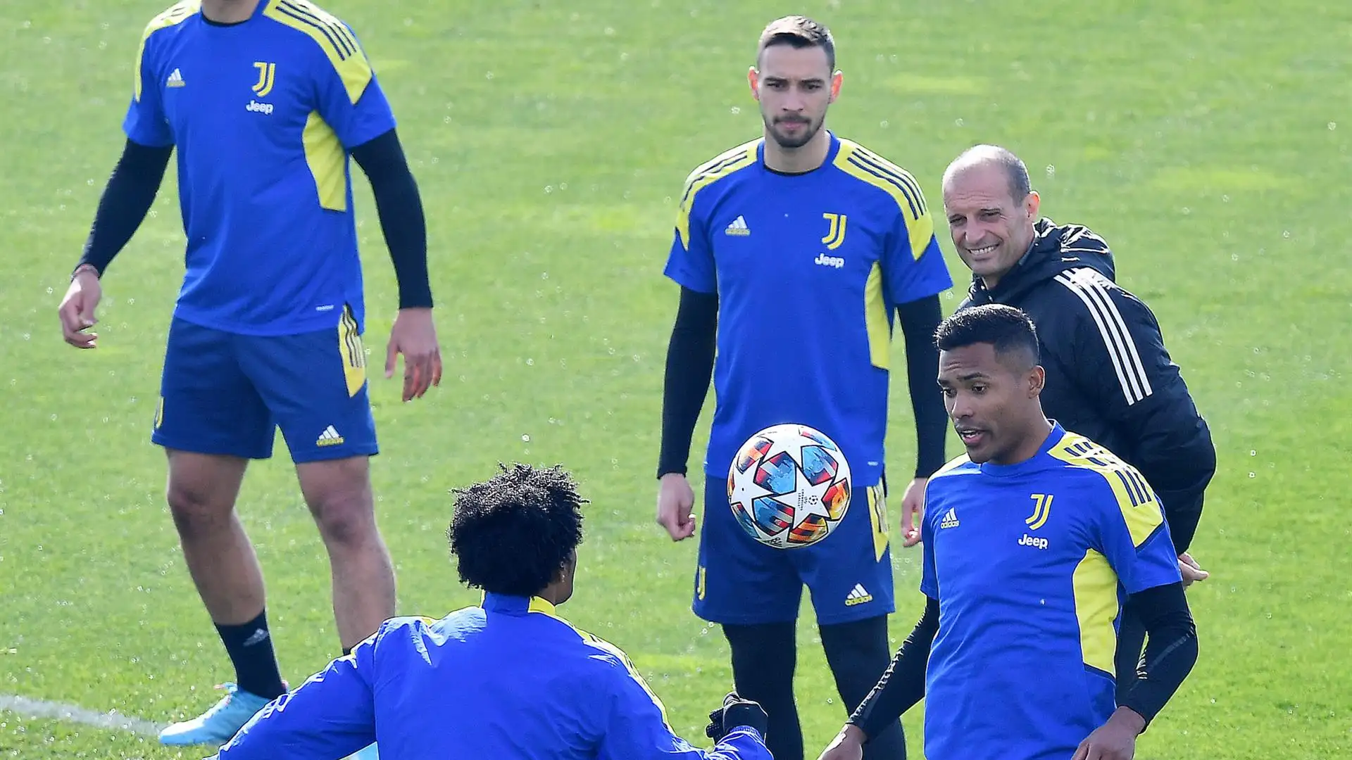 El técnico Massimiliano Allegri durante un entrenamiento de la Juventus El técnico Massimiliano Allegri durante un entrenamiento de la Juventus
