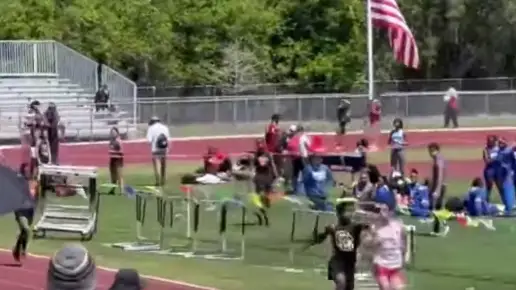 El brutal pu&ntilde;etazo a un corredor de atletismo durante una carrera que lo dej&oacute; K.O.
