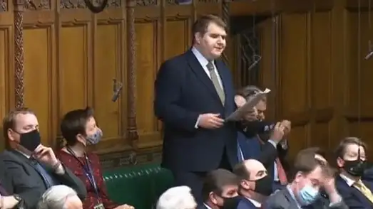 Un diputado conservador británico revela que es transgénero y que fue violado y chantajeado: "No estoy bien" Un diputado conservador británico revela que es transgénero y que fue violado y chantajeado: "No estoy bien"