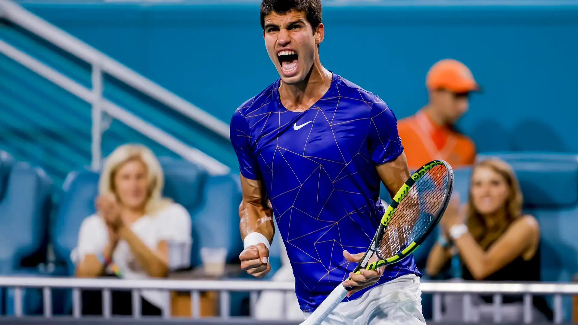 Carlos Alcaraz deslumbra pese al sufrimiento y se mete en las semifinales de Miami Carlos Alcaraz deslumbra pese al sufrimiento y se mete en las semifinales de Miami
