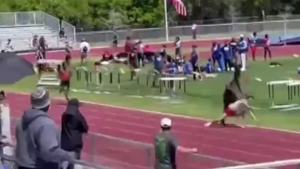 Salvaje agresi&oacute;n en plena carrera de atletismo: tumba a un rival de un pu&ntilde;etazo