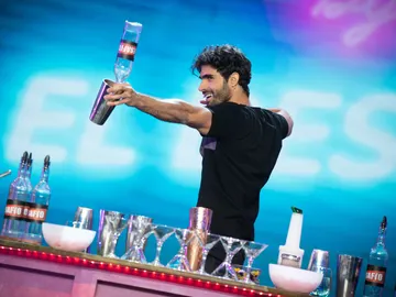 Juan Betancourt con el cocktail extremo Juan Betancourt con el cocktail extremo