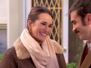 Emilio empuja a Julieta a los brazos de Raúl Emilio empuja a Julieta a los brazos de Raúl