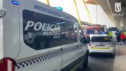 Muere un niño de 3 años atropellado por un autobús en el aeropuerto de Barajas Muere un niño de 3 años atropellado por un autobús en el aeropuerto de Barajas