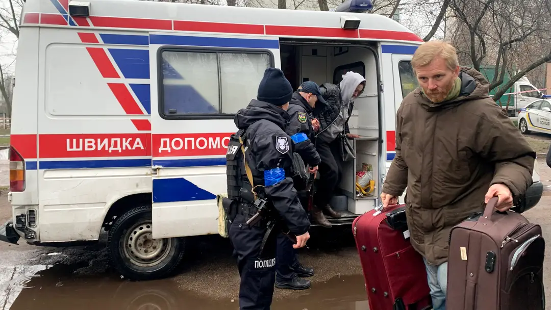 Algunos de los &uacute;ltimos evacuados de la localidad ucraniana de Irpin, ciudad al noroeste de Kiev