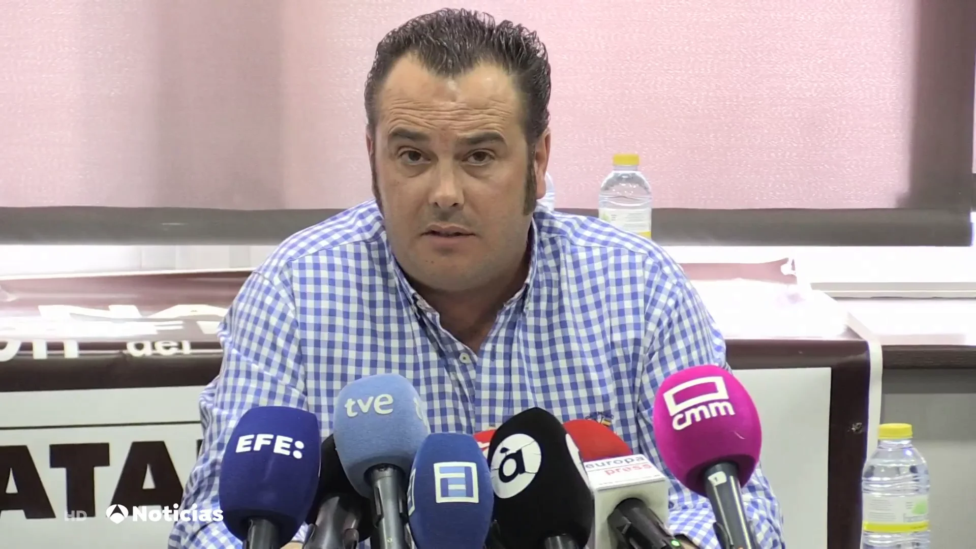 Los transportistas suspenden "temporalmente" el paro tras 20 días sin llegar a un acuerdo Los transportistas suspenden "temporalmente" el paro tras 20 días sin llegar a un acuerdo
