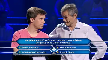 El concursante ha usado dos comodines para superar la décima pregunta, por 20.000 euros.