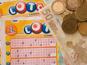 Un ladrón gana la lotería y se retira de la delincuencia ayudando a sus víctimas
