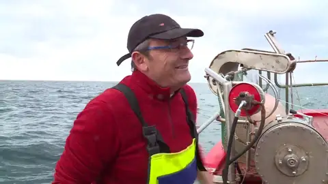 Juan Basanta, patrón: "A los precios que está el combustible pierdes menos dejando el barco amarrado a puerto" Juan Basanta, patrón: "A los precios que está el combustible pierdes menos dejando el barco amarrado a puerto"