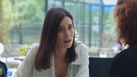 Asya se disculpa con Asya Günalan por lo ocurrido con Derin: "Lo siento, de verdad” Asya pide disculpas a la que fuera pareja de su padre y recibe un regalo que nunca se hubiera imaginado.