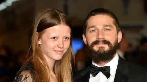 Shia LaBeouf y Mia Goth Shia LaBeouf y Mia Goth