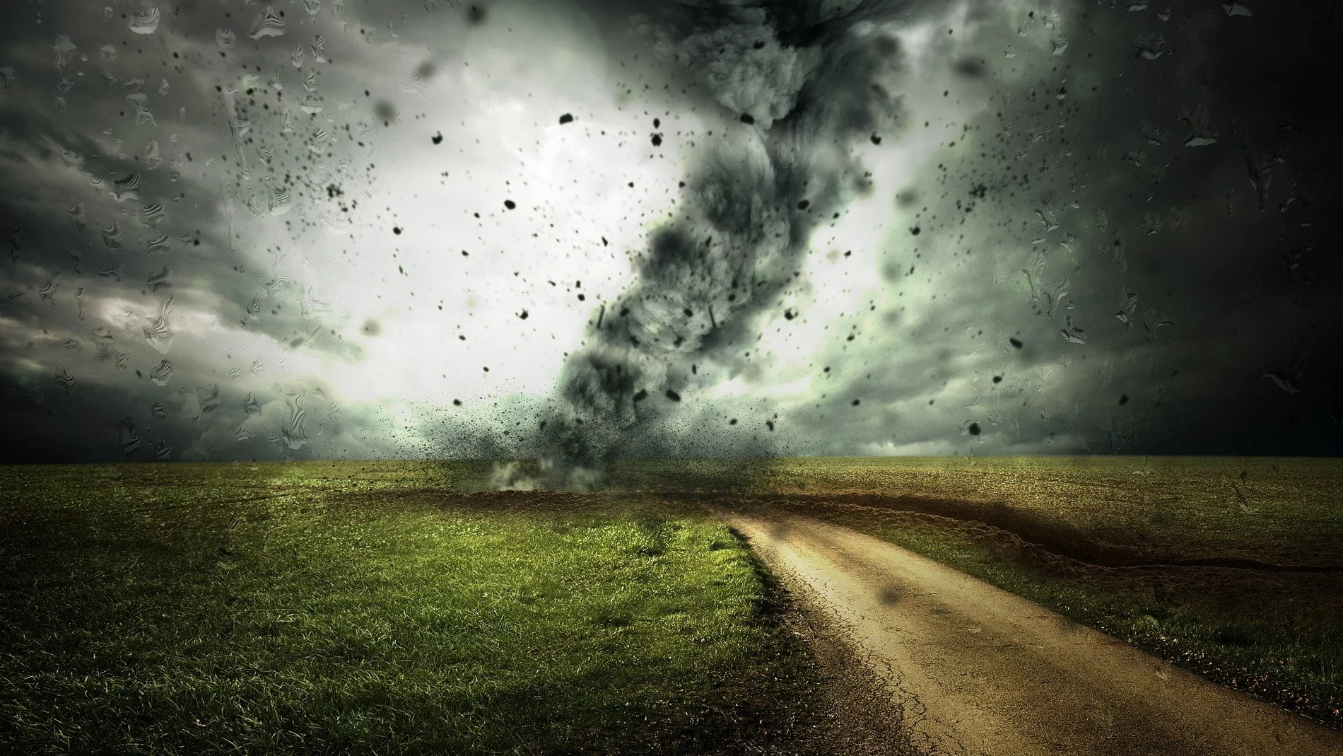 Un meteorólogo llama a sus hijos en directo para alertarles de que un tornado se dirige hacia su casa