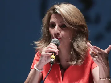 Yolanda Díaz responde a los caseteros de la Feria de Abril que la reforma laboral "no toca" la jornada: "Es falso" Yolanda Díaz responde a los caseteros de la Feria de Abril que la reforma laboral "no toca" la jornada: "Es falso"