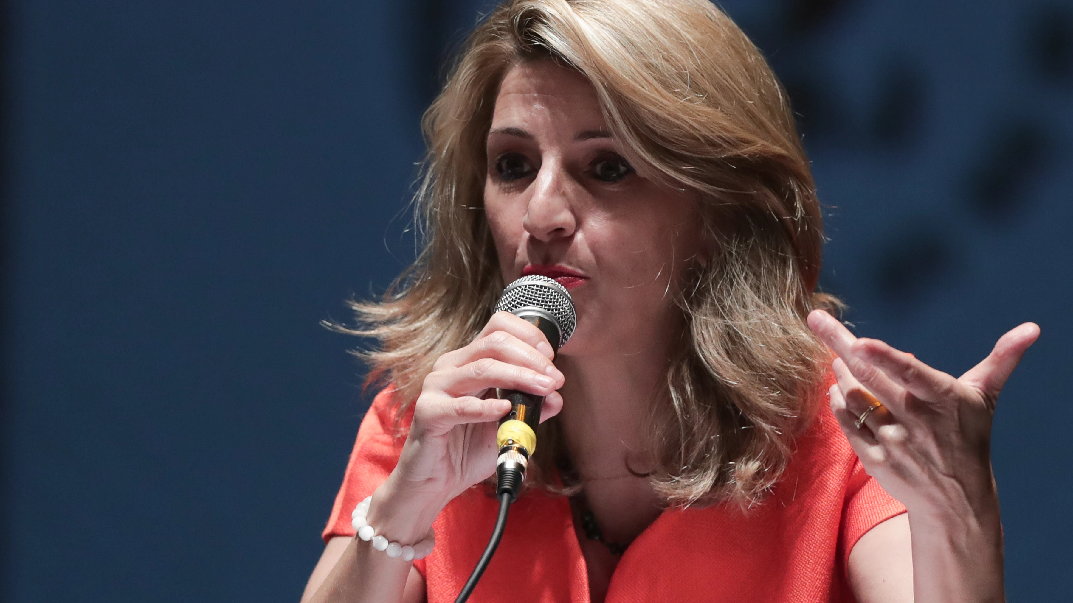 Yolanda D&iacute;az responde a los caseteros de la Feria de Abril que la reforma laboral "no toca" la jornada: "Es falso" 