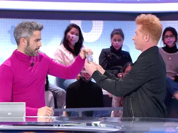 ¡Ni pestañees! El truco de magia de Yunke que deja flipando a Roberto Leal en ‘Pasapalabra’ ¡Ni pestañees! El truco de magia de Yunke que deja flipando a Roberto Leal en ‘Pasapalabra’