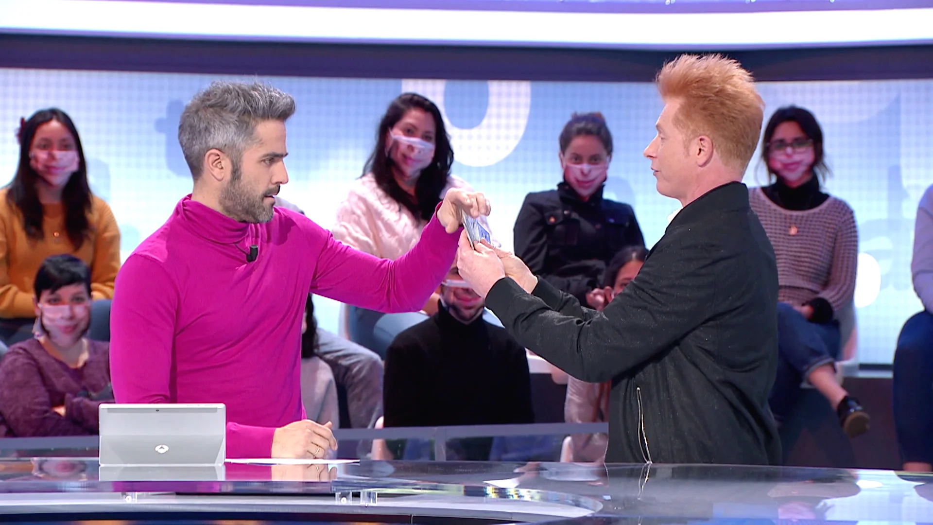 &iexcl;Ni pesta&ntilde;ees! El truco de magia de Yunke que deja flipando a Roberto Leal en &lsquo;Pasapalabra&rsquo;