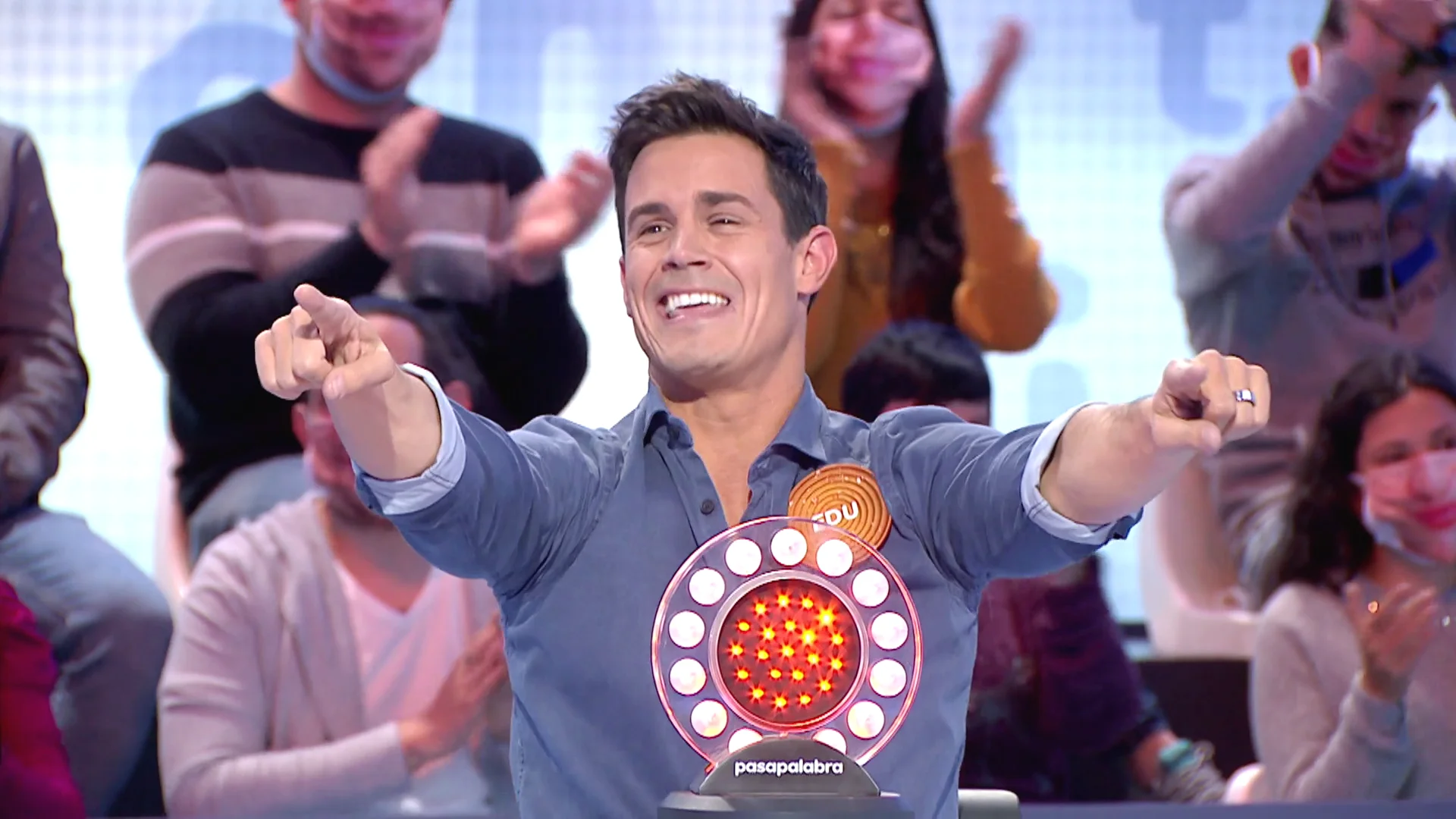 Edu Aguirre, desatado en ‘Pasapalabra’: canta y se confiesa fan de Melendi Mejores momentos | 4 de abril
