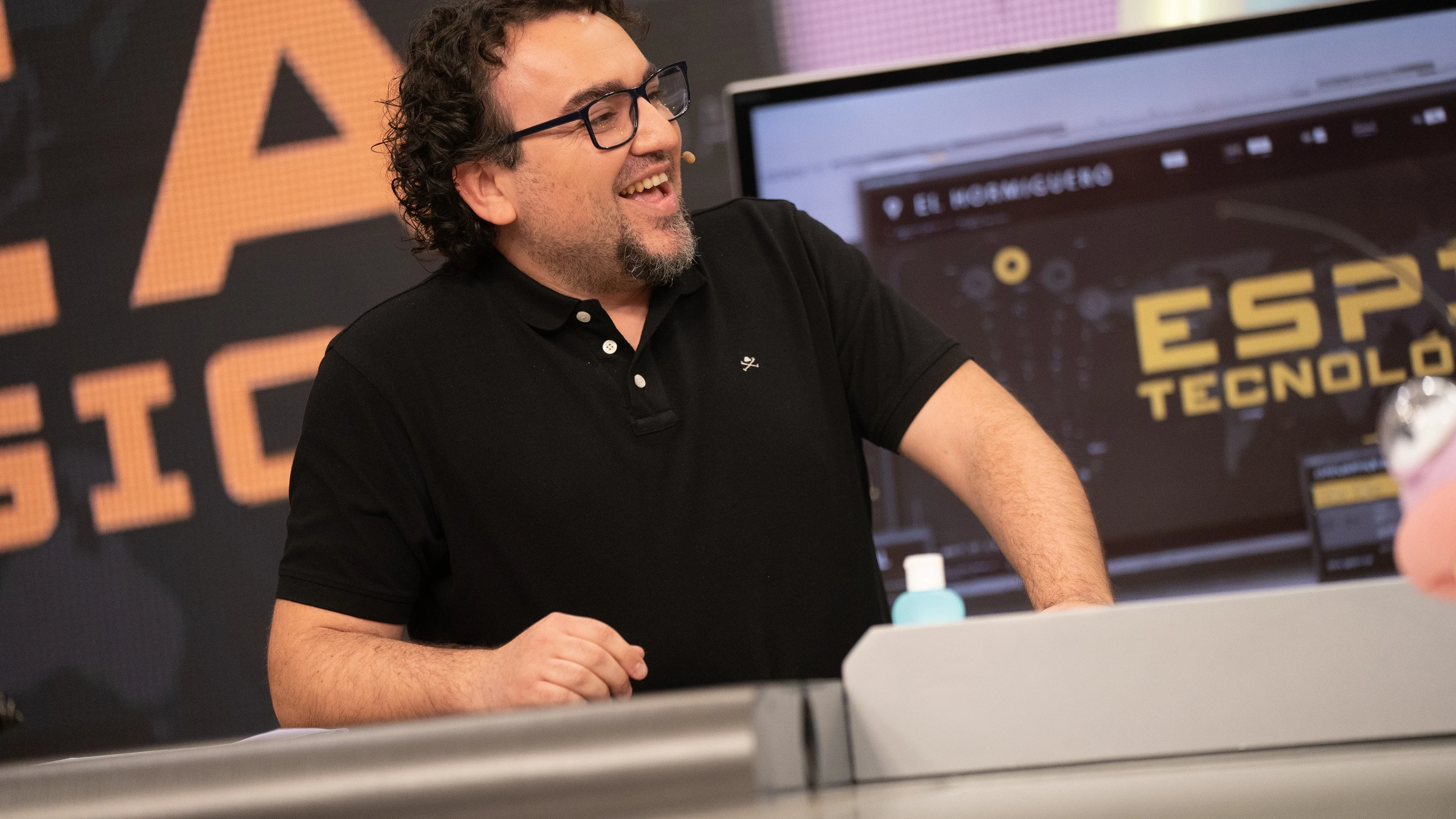 La broma de Juan del Val a Suko que podría haber acabado en desastre al pedirle... ¡una foto desnudo! La broma de Juan del Val a Suko que podría haber acabado en desastre al pedirle... ¡una foto desnudo!