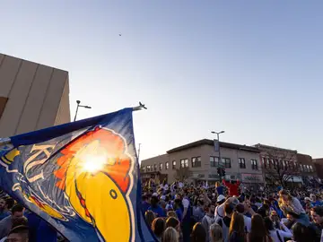 Kansas se proclama campeón de la NCAA tras la mayor remontada de la historia en una final Kansas se proclama campeón de la NCAA tras la mayor remontada de la historia en una final