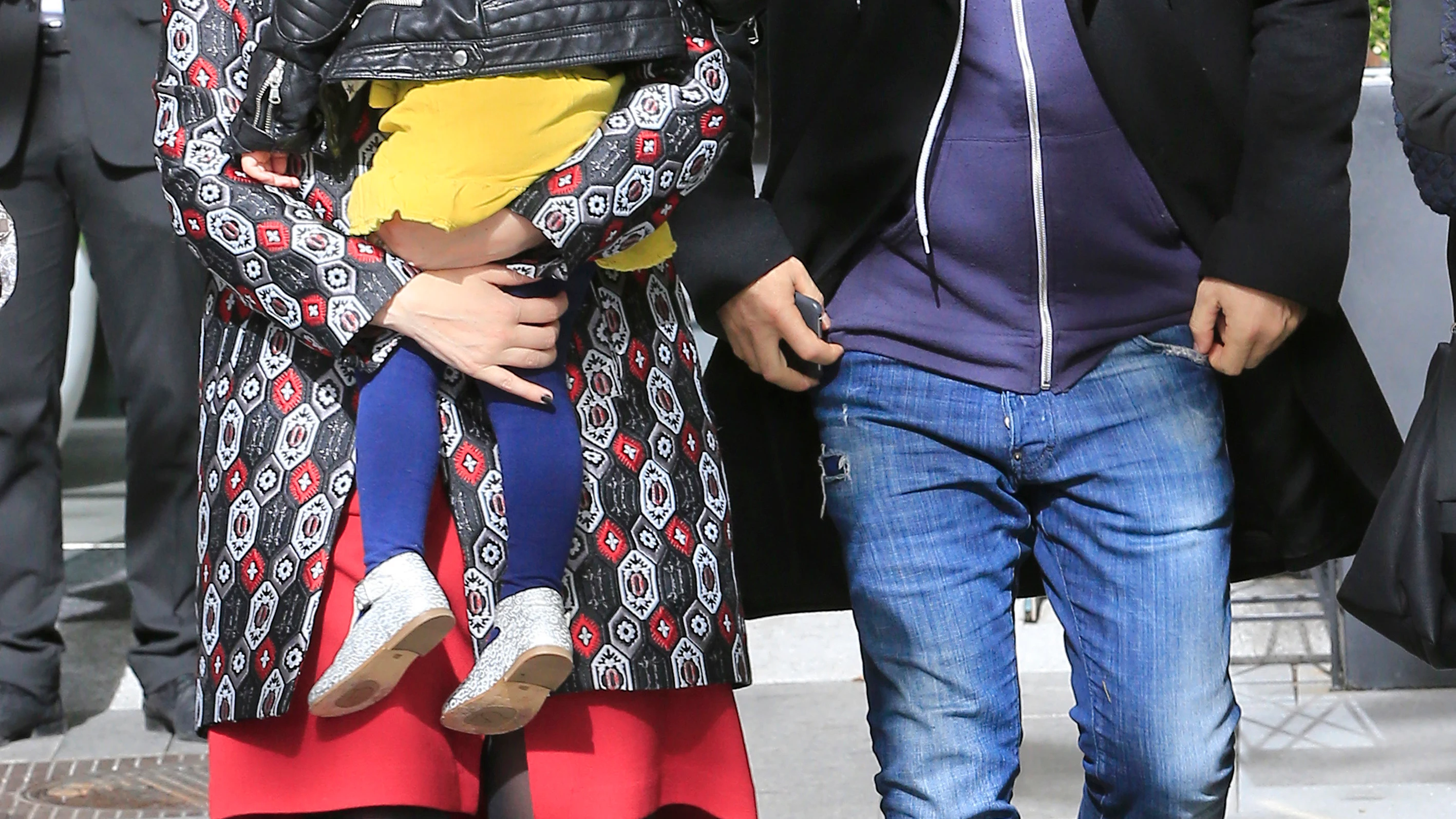 Laura Pausini junto a su hija y Paolo Carta Laura Pausini junto a su hija y Paolo Carta