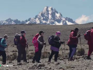 Se enfrentaron a la montaña más alta de África y a una sociedad que las juzga Se enfrentaron a la montaña más alta de África y a una sociedad que las juzga