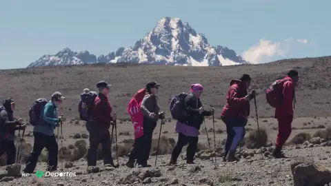 Se enfrentaron a la montaña más alta de África y a una sociedad que las juzga Se enfrentaron a la montaña más alta de África y a una sociedad que las juzga