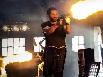 Jake Gyllenhaal en una escena de acción de 'Ambulance - Plan de huida' Jake Gyllenhaal en una escena de acción de 'Ambulance - Plan de huida'