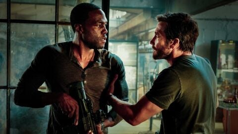 Jake Gyllenhaal y Yahya Abdul-Mateen II en 'Ambulance - Plan de huida'
