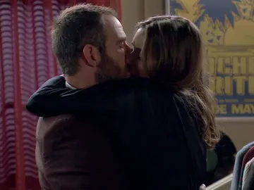 Celebramos el Día Internacional del Beso recordando los besos que nos han dejado sin palabras en ‘Amar es para siempre’ Celebramos el Día Internacional del Beso recordando los besos que nos han dejado sin palabras en ‘Amar es para siempre’