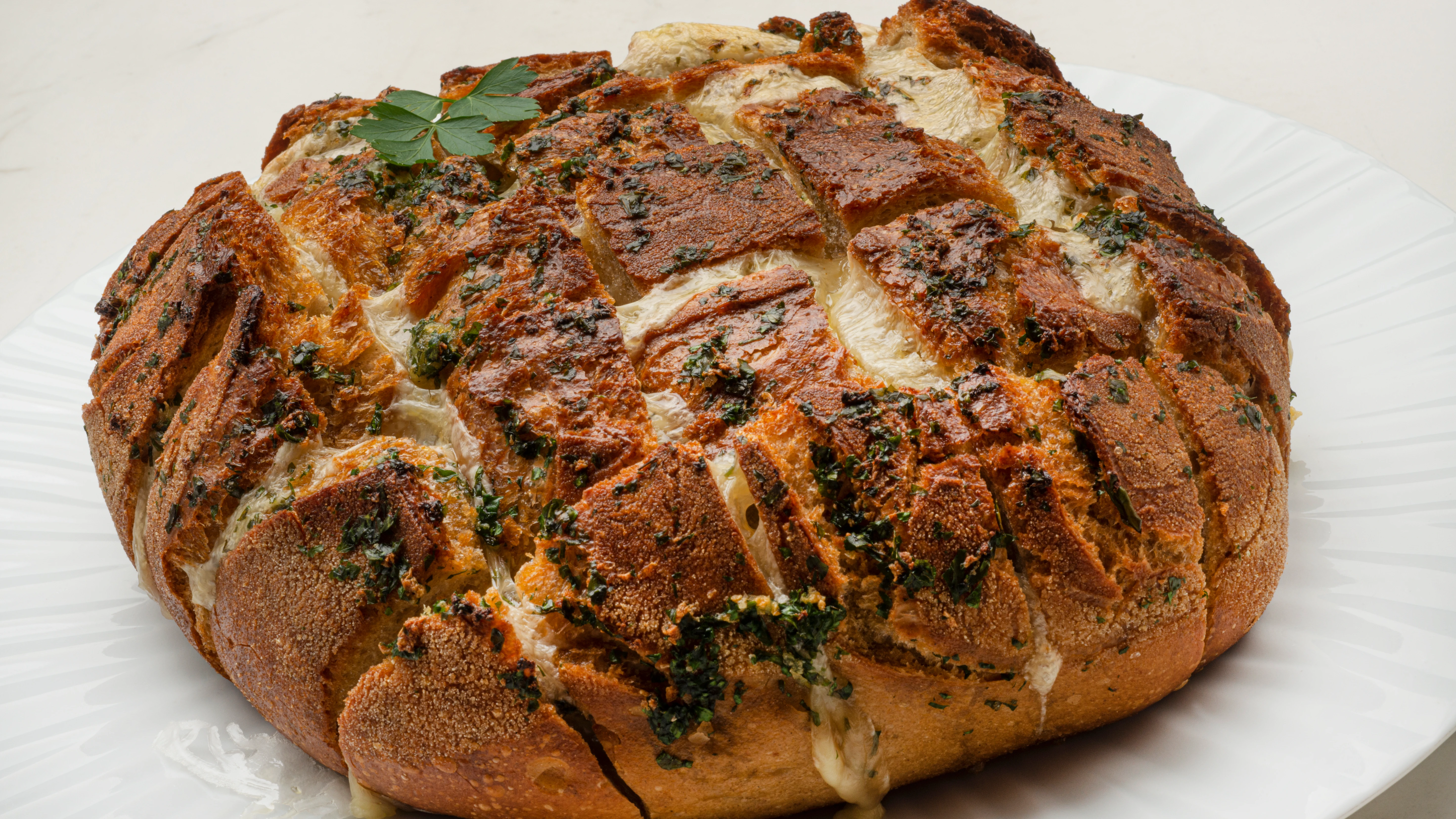 Pan con perejil, ajo y queso Un aperitivo perfecto