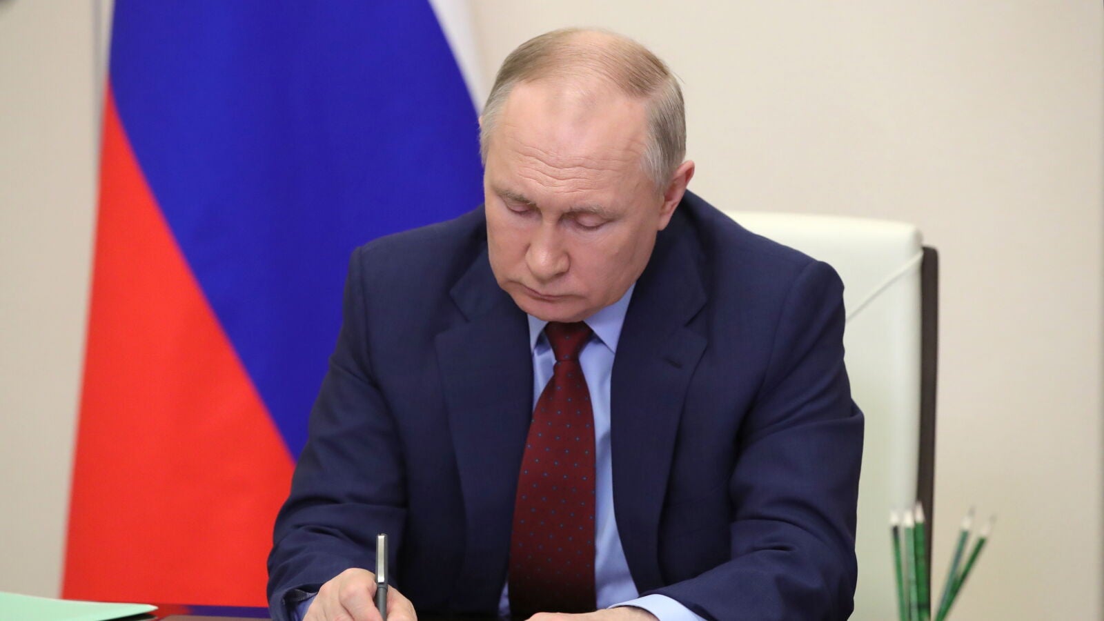 Bruselas prepara el sexto paquete de sanciones contra Rusia y estudian el embargo de petróleo