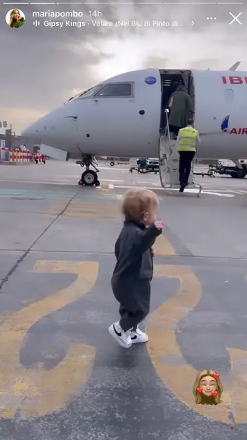 Martín, el hijo de María Pombo, se sube por primera vez a un avión Martín, el hijo de María Pombo, se sube por primera vez a un avión