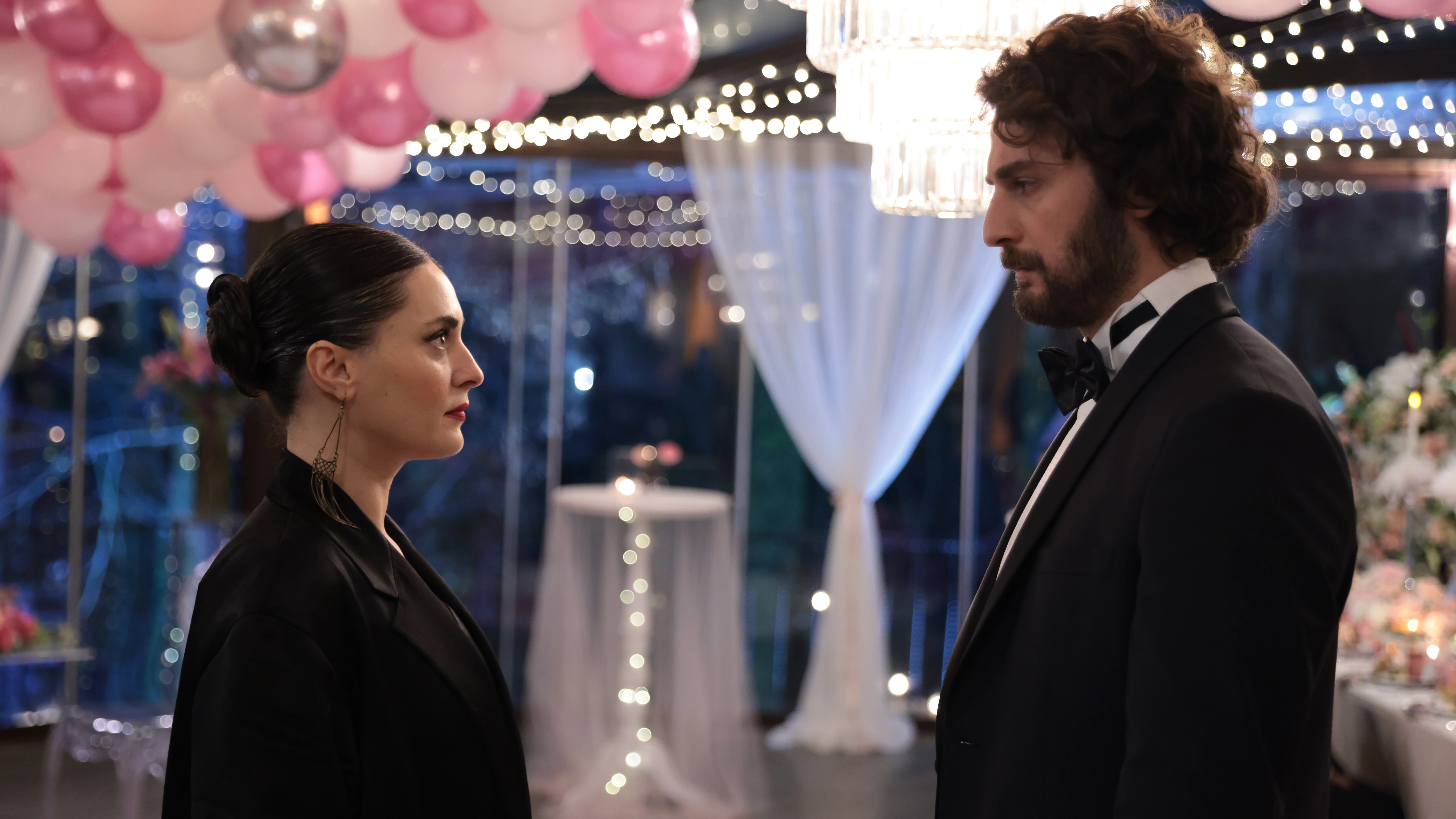 Ceylan aparece por sorpresa en la boda de G&uuml;lben, mientras Han baila con R&uuml;ya: &iquest;Estar&aacute; celosa? 