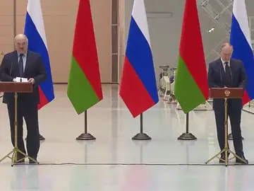 Los presidentes de Bielorrusia, Aleksandr Lukashenko, y Rusia, Vladímir Putin.
