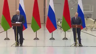 Los presidentes de Bielorrusia, Aleksandr Lukashenko, y Rusia, Vladímir Putin.