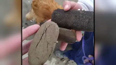 Trozos de hachís que el mar ha expulsado Trozos de hachís que el mar ha expulsado