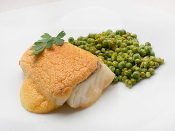 Bacalao gratinado con guisantes