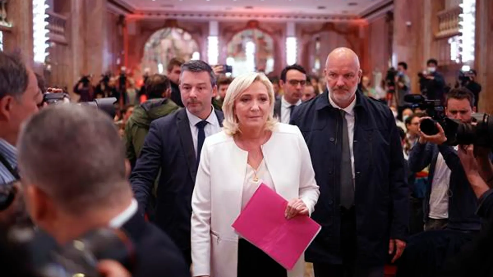 Marine Le Pen promete sacar a Francia del Mando Aliado de la OTAN si gana las elecciones 