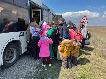 Un grupo de niños ucranianos saliendo del país Un grupo de niños ucranianos saliendo del país